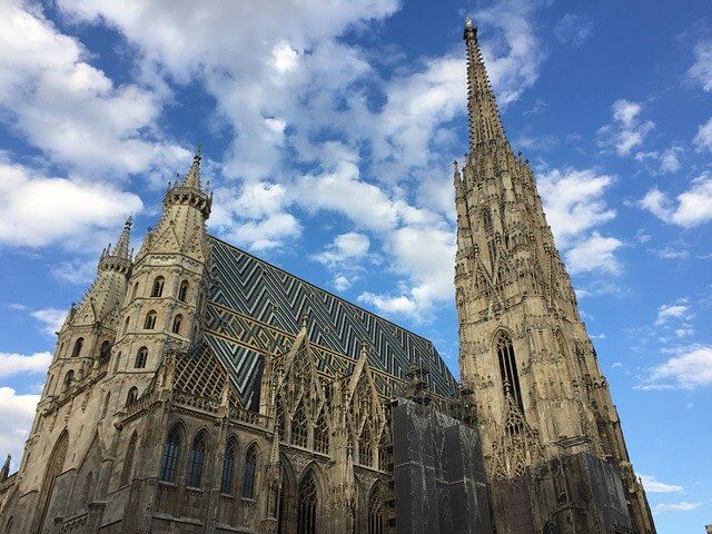 Majestuosa fachada de la Catedral de Viena